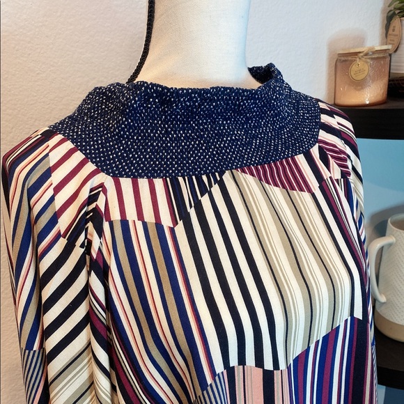 Hazel Blue and White Abstract Poncho - Picture 3 of 8